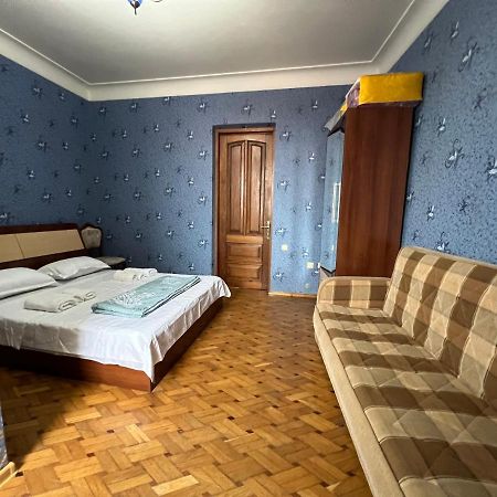 Twins Guest House Batumi Bagian luar foto