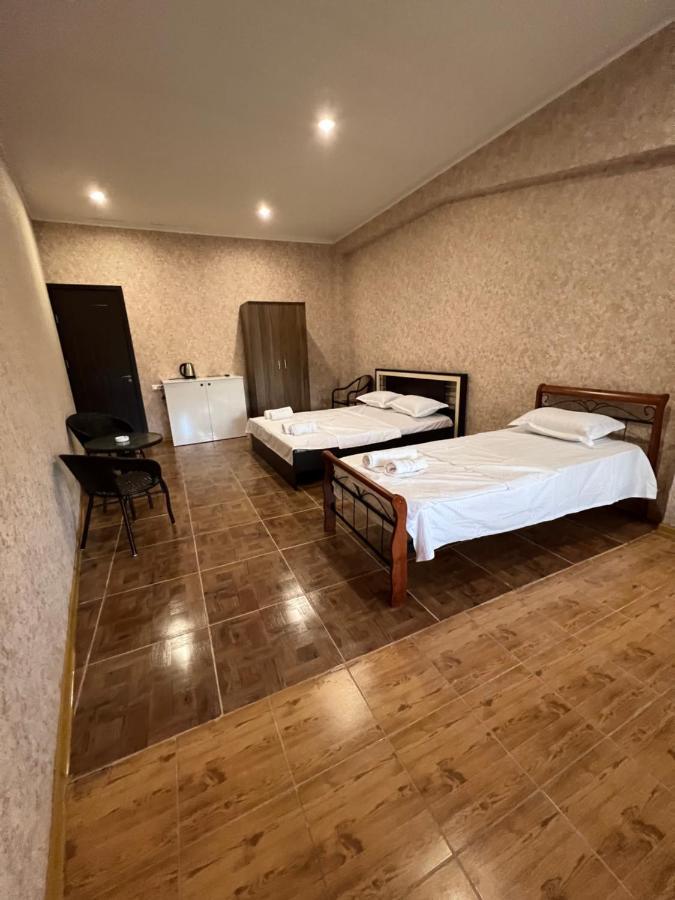 Twins Guest House Batumi Bagian luar foto