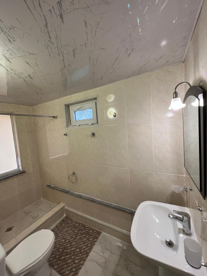 Twins Guest House Batumi Bagian luar foto