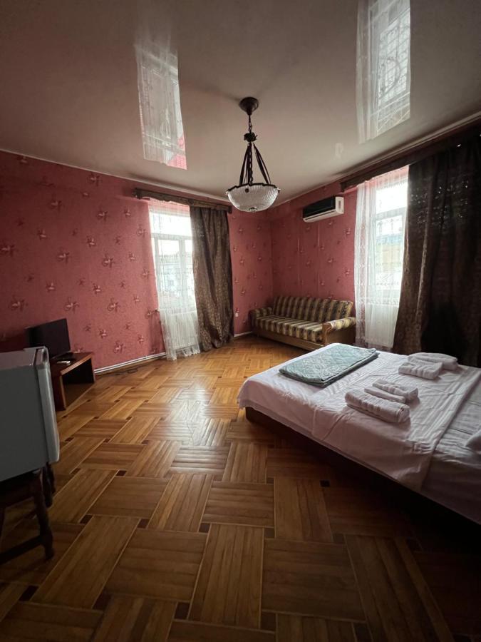 Twins Guest House Batumi Bagian luar foto