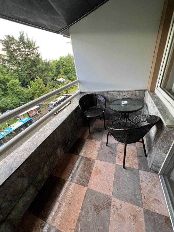 Twins Guest House Batumi Bagian luar foto