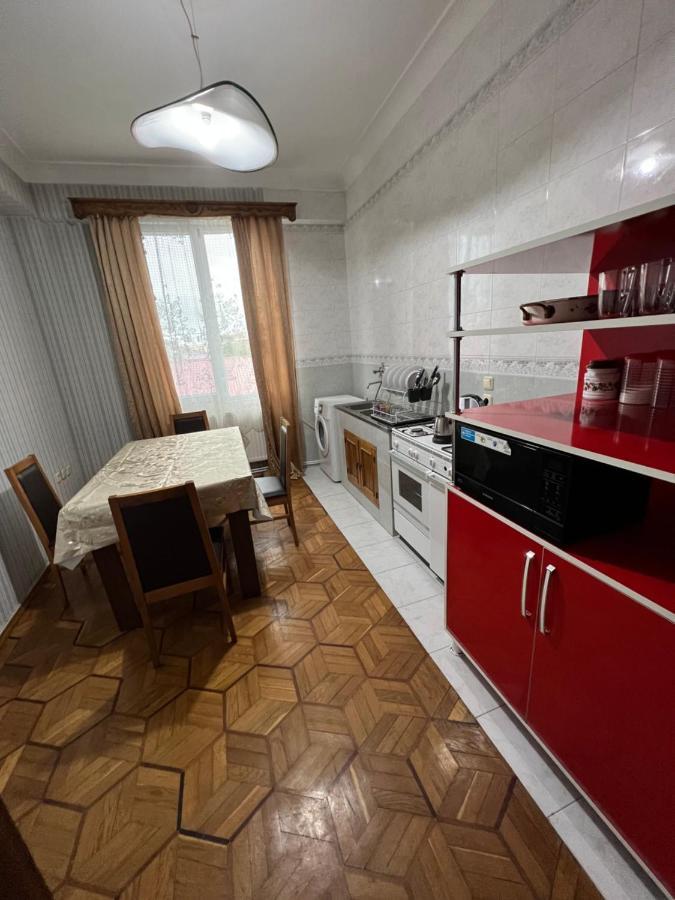 Twins Guest House Batumi Bagian luar foto
