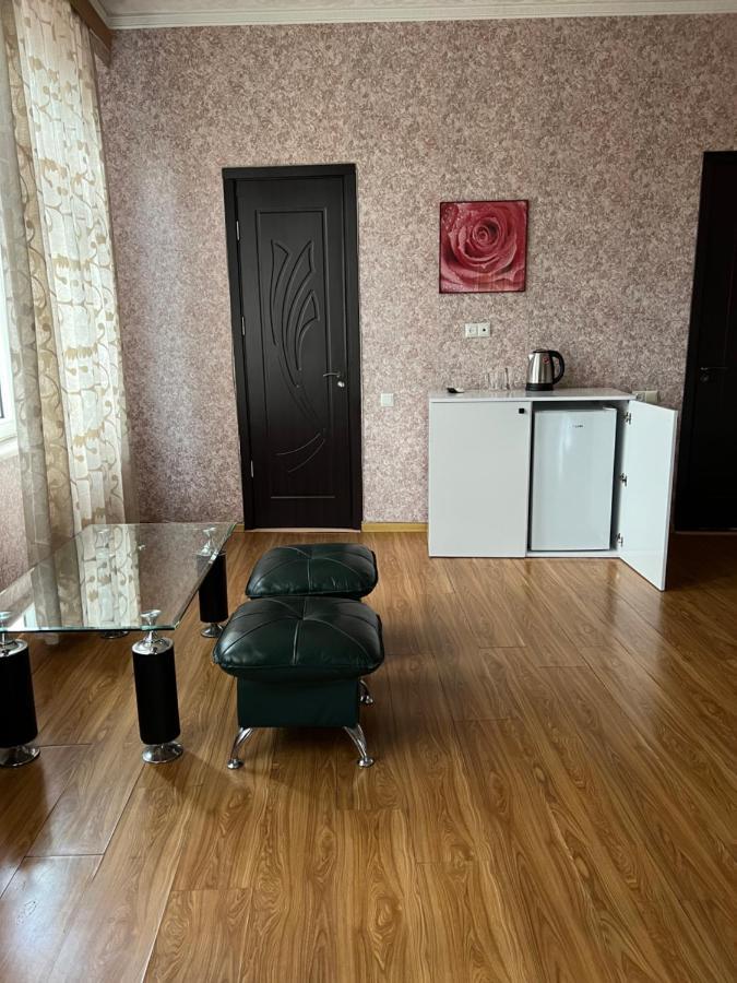 Twins Guest House Batumi Bagian luar foto